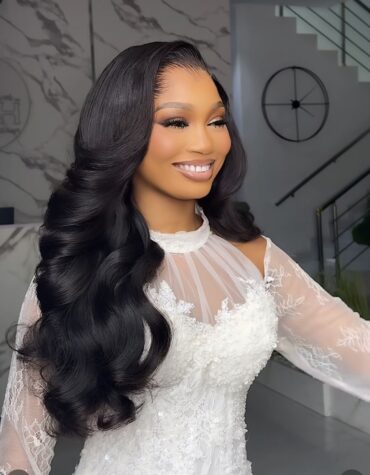 22inches layered 300g 13*6hd frontal wig