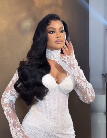 24inches layered 400g 13*6hd frontal wig